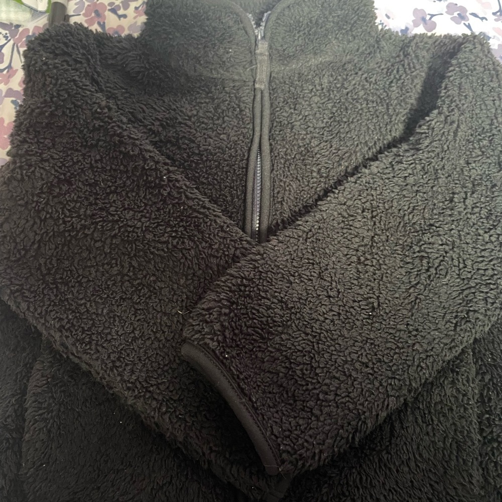 Cozy sweater (3-4) uniqlo, used but in good condition